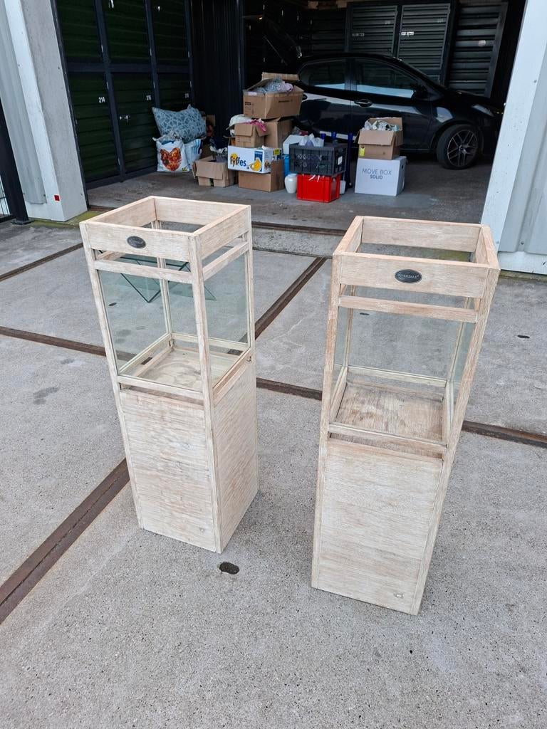 Set van 2 Riverdale vitrinekasten / displaykasten, Ophalen, Met plank(en), Minder dan 50 cm, Gebruikt