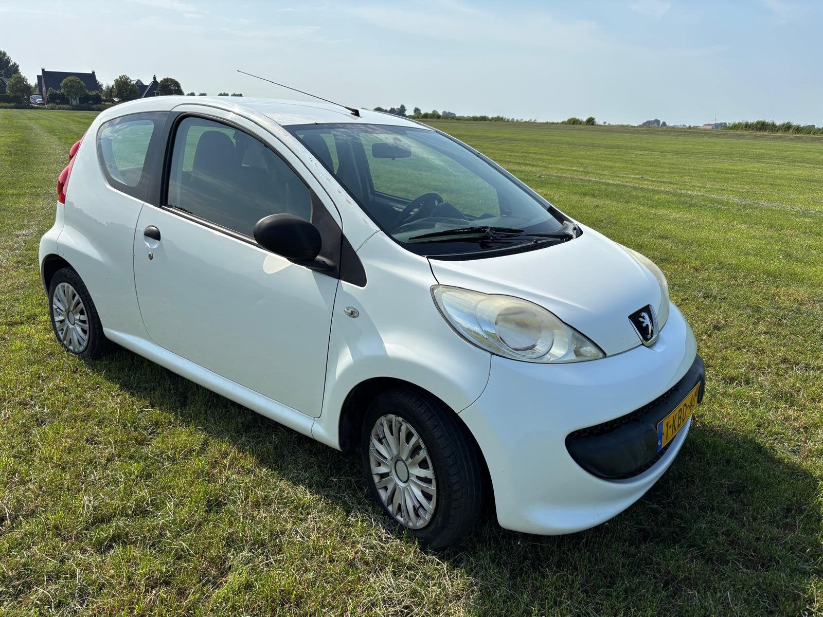 Peugeot 107 1.0 12V 3DR 2007 Wit, Auto's, Voorwielaandrijving, 4 stoelen, Handgeschakeld, Particulier