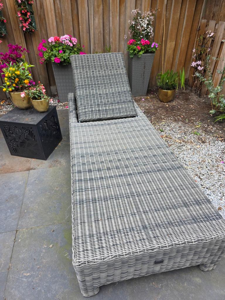 Lounge bed, Ophalen, Zo goed als nieuw