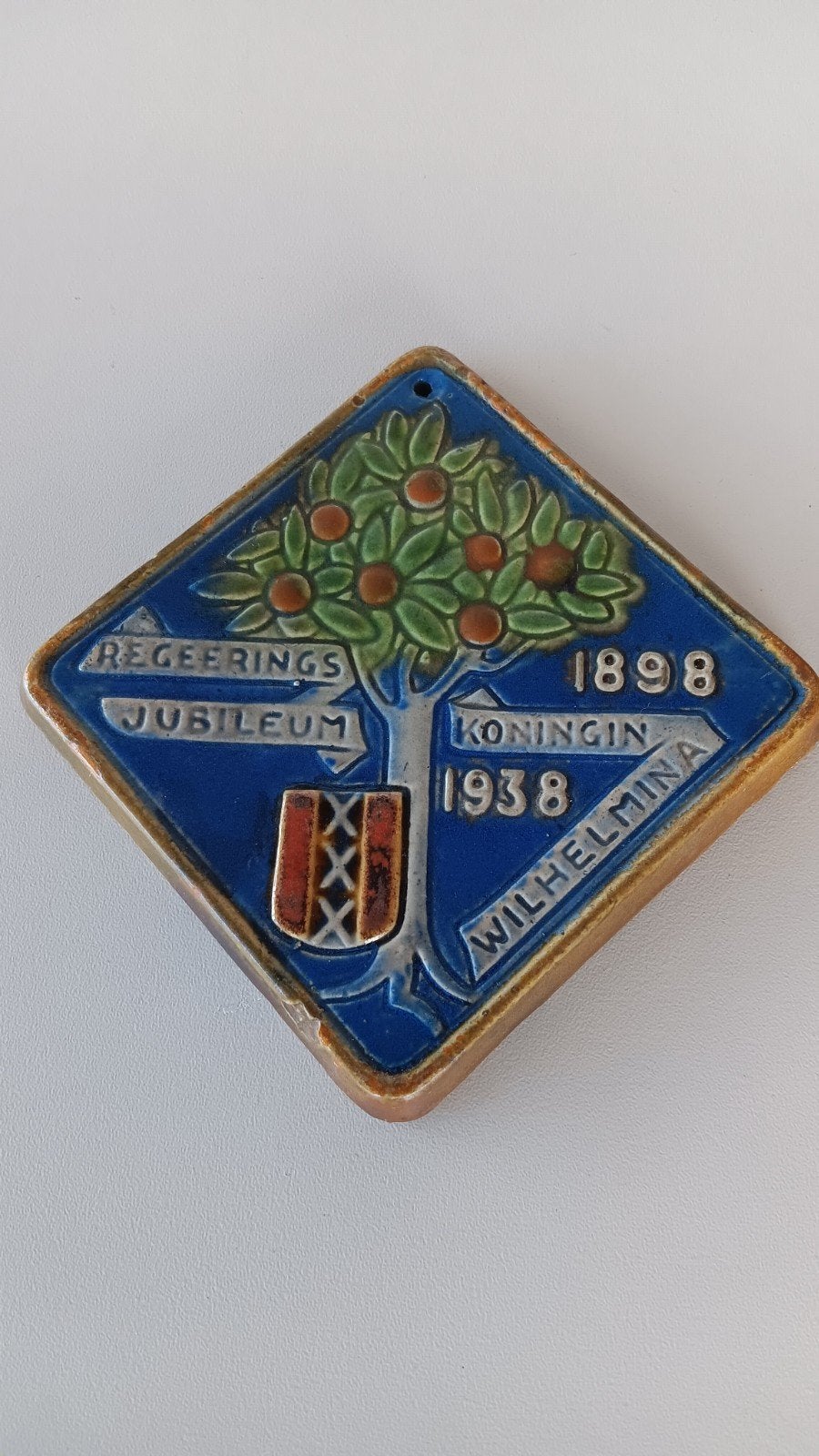 Tegel regeringsjubileum koningin Wilhelmina 1898 - 1938., Ophalen of Verzenden, Gebruikt, Nederland, Overige typen