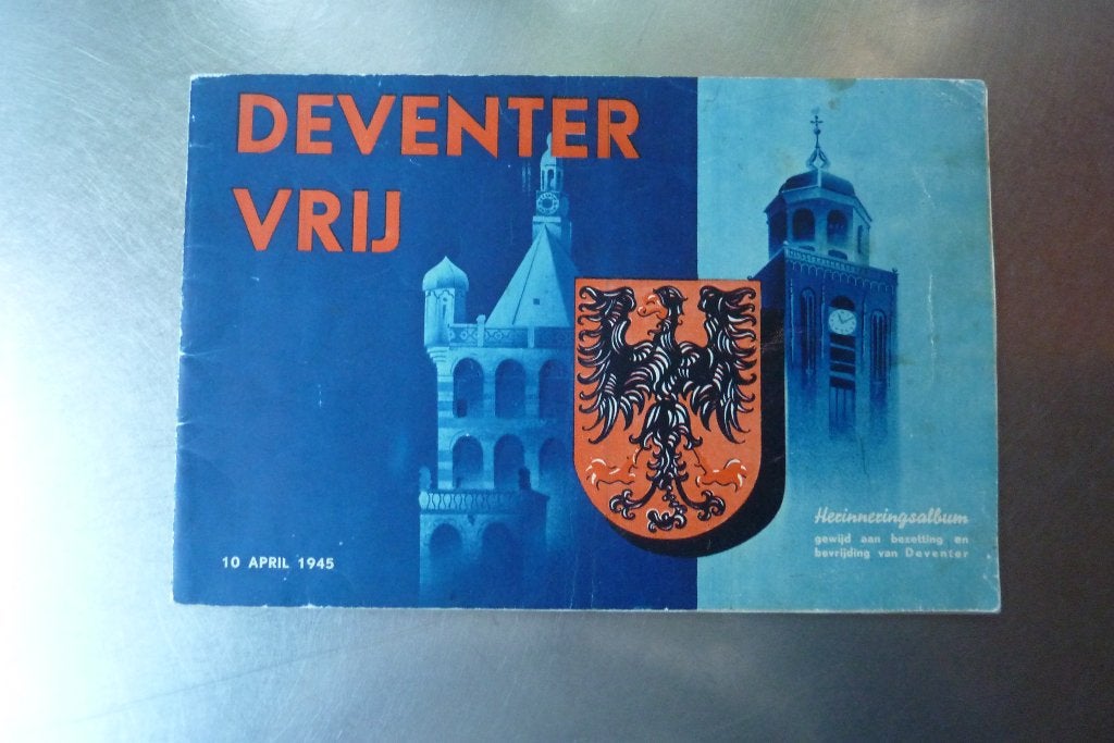 Deventer Vrij Herinneringsalbum 10 april 1945, Boeken, Ophalen of Verzenden, Algemeen, Tweede Wereldoorlog, Gelezen