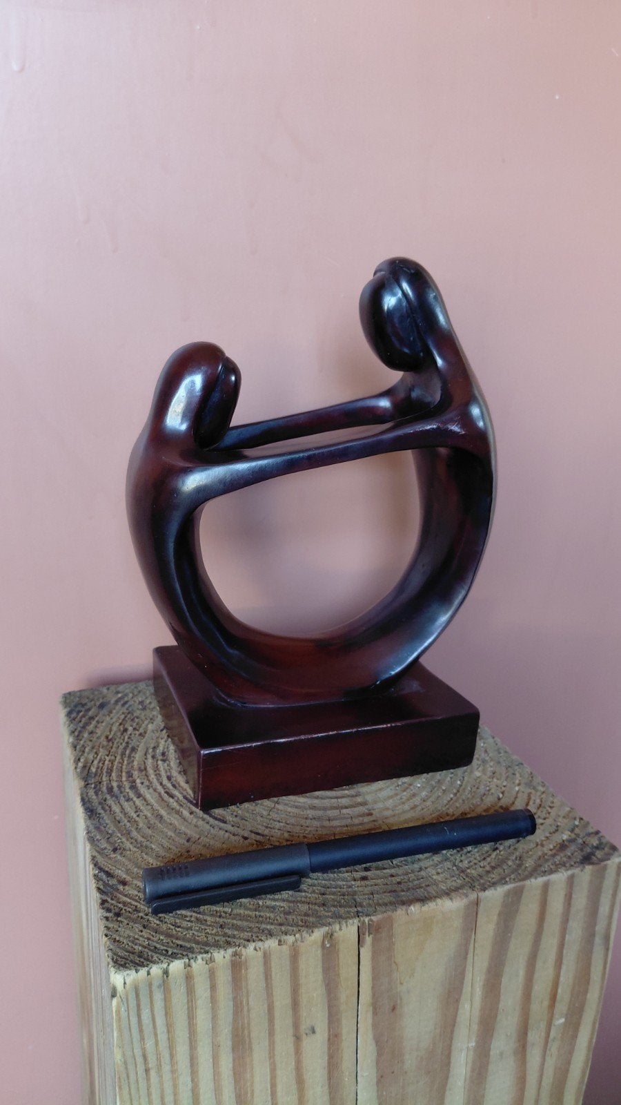 Abstract stenen sculptuur van omhelzende figuren, Ophalen of Verzenden