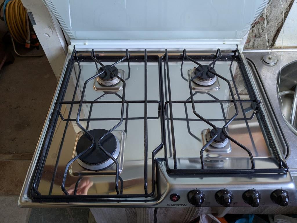 Ariston gasfornuis met 4 pitten en afdekplaat, Ophalen, Gebruikt, 4 kookzones, Inbouw