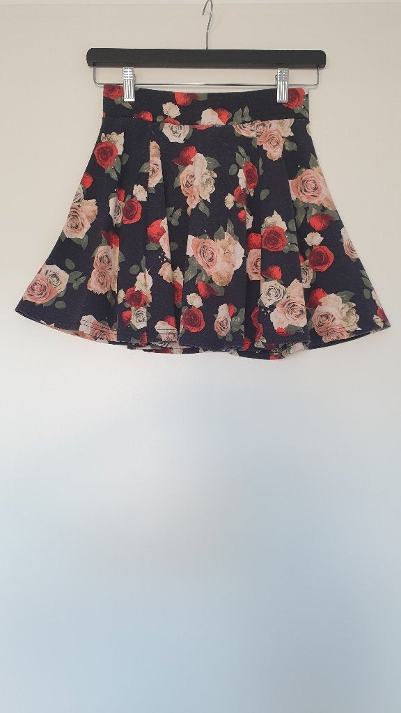 H&M Rok Rokje Zwart met Bloemen maat XS, Kleding | Dames, H&M, Zwart, Ophalen of Verzenden, Maat 34 (XS) of kleiner
