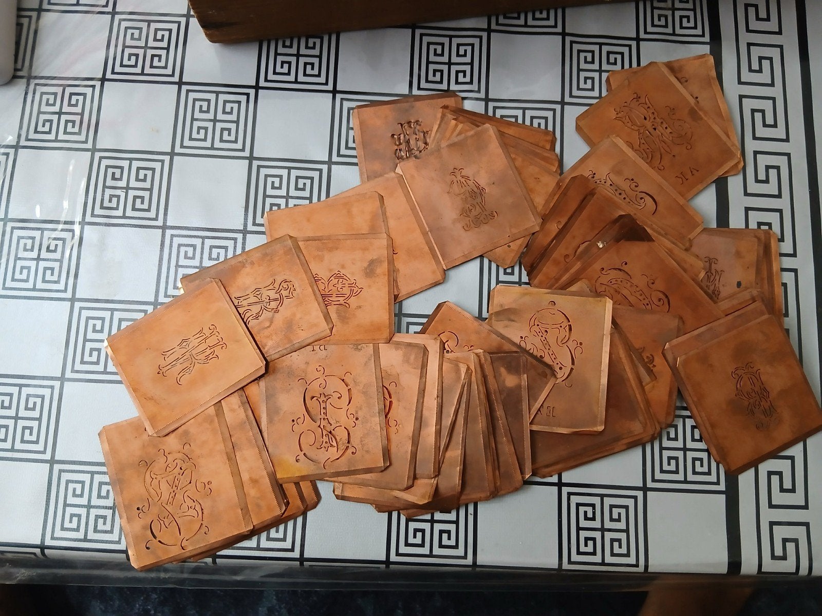 Antieke Koperen Monogram Sjablonen (362 stuks) met Doos, Ophalen of Verzenden