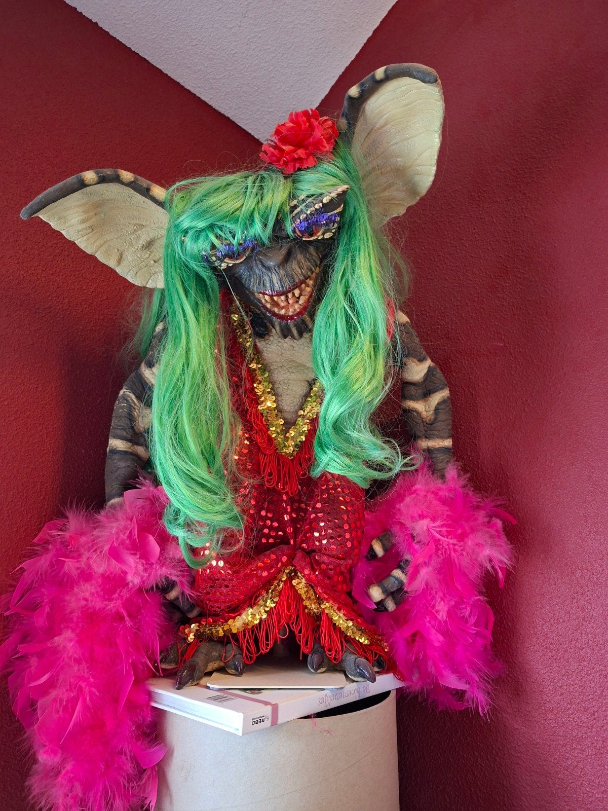 Unieke Gremlins Pop Figuur met Pruik en Kleding (dragqueen), Ophalen of Verzenden, Gebruikt