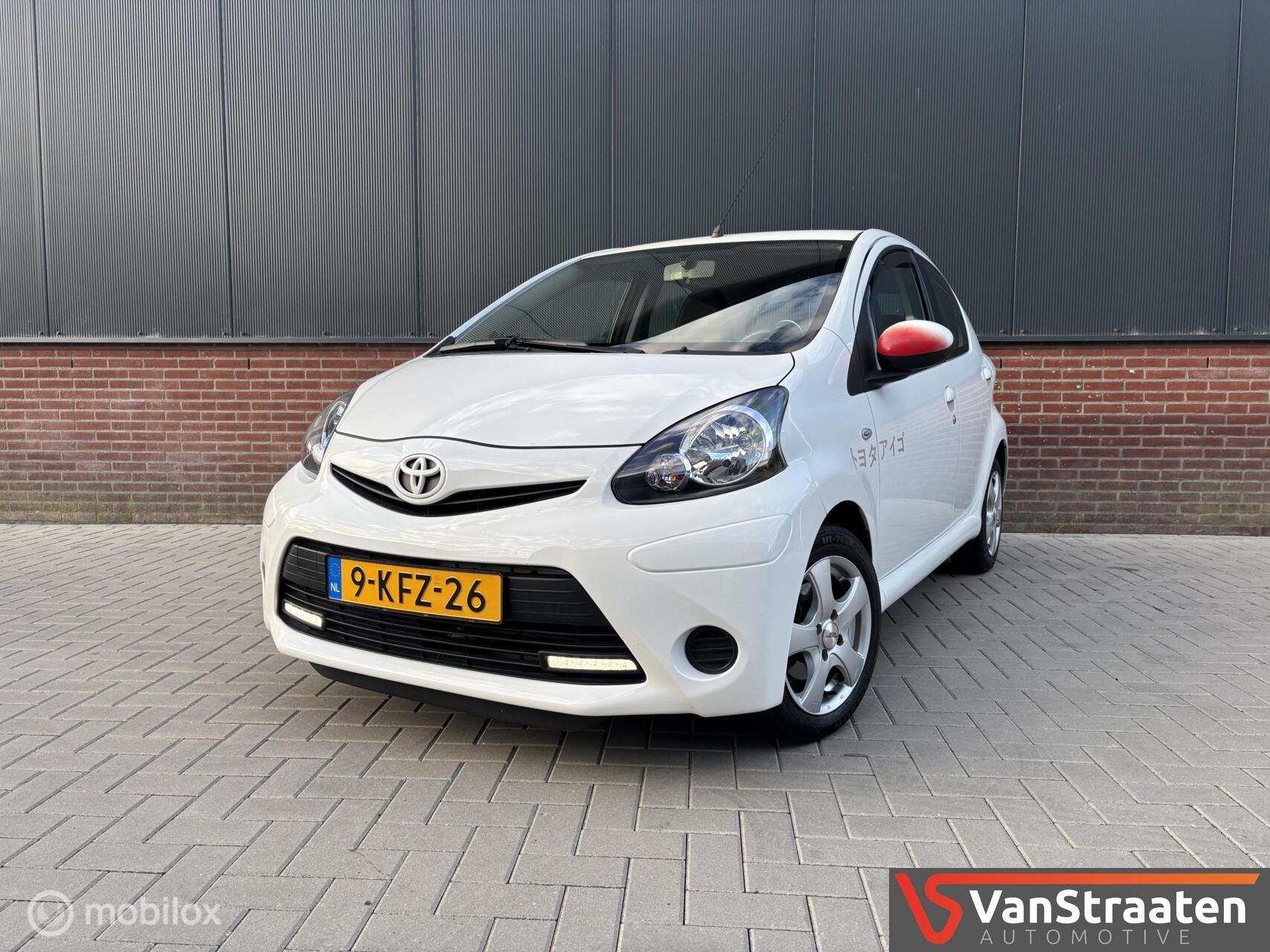 Toyota Aygo 1.0 VVT-i Aspiration | Airco | Carplay | 5 deurs, Voorwielaandrijving, Euro 5, Gebruikt, 4 stoelen