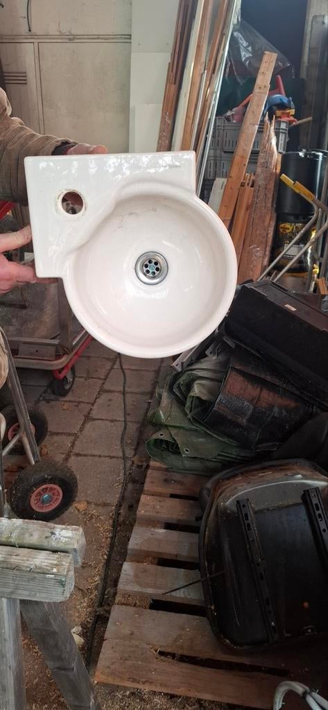 Compact hoek wasbakje - Ideaal voor kleine ruimtes, Ophalen, Gebruikt, Wastafel