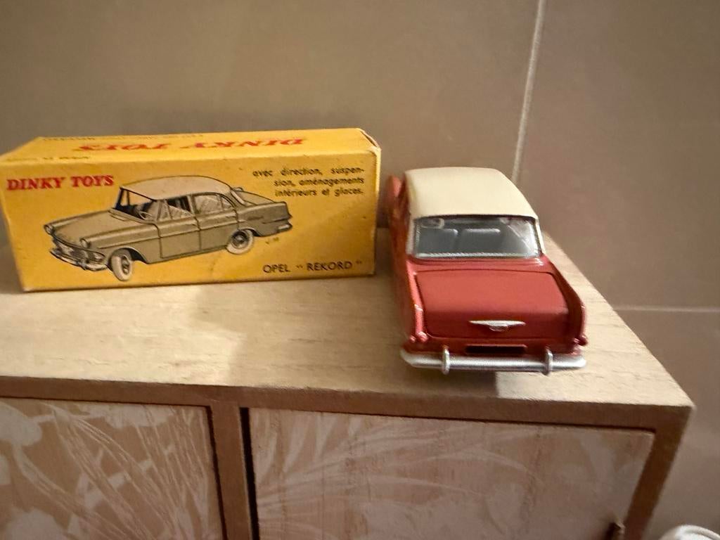 Dinky Toys France Opel Rekord 1/43 Nieuw in Verpakking, C, Nieuw, Dinky Toys, Ophalen of Verzenden