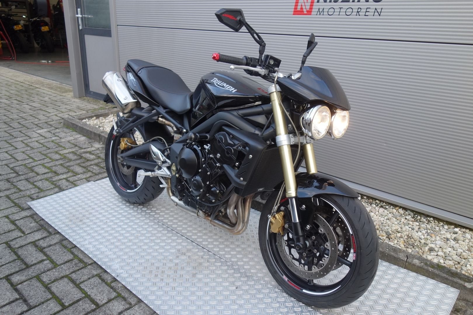 TRIUMPH STREET TRIPLE 675 (bj 2010), 675 cc, Motorrijbewijs A, Bedrijf, Onbekend