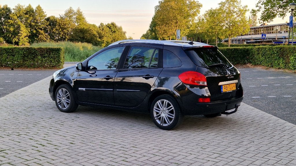 Renault Clio night & day | APK 28 mei 2027 | trekhaak, Auto's, Renault, Voorwielaandrijving, 535 kg, 4 cilinders, 1095 kg
