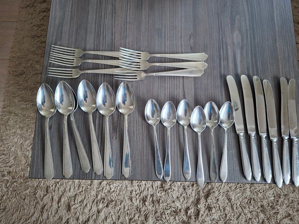 RVS bestek 6x vorken,messen,dessertlepels,soeplepels Z.G.A.N, Ophalen of Verzenden, Zo goed als nieuw, Rvs of Chroom, Bestekset