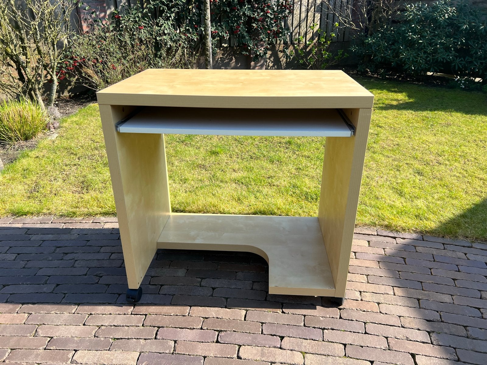 Compact computerbureau met uitschuifbaar toetsenbordblad, Huis en Inrichting, Kasten | Computermeubels, Ophalen, Gebruikt, 70 tot 120 cm