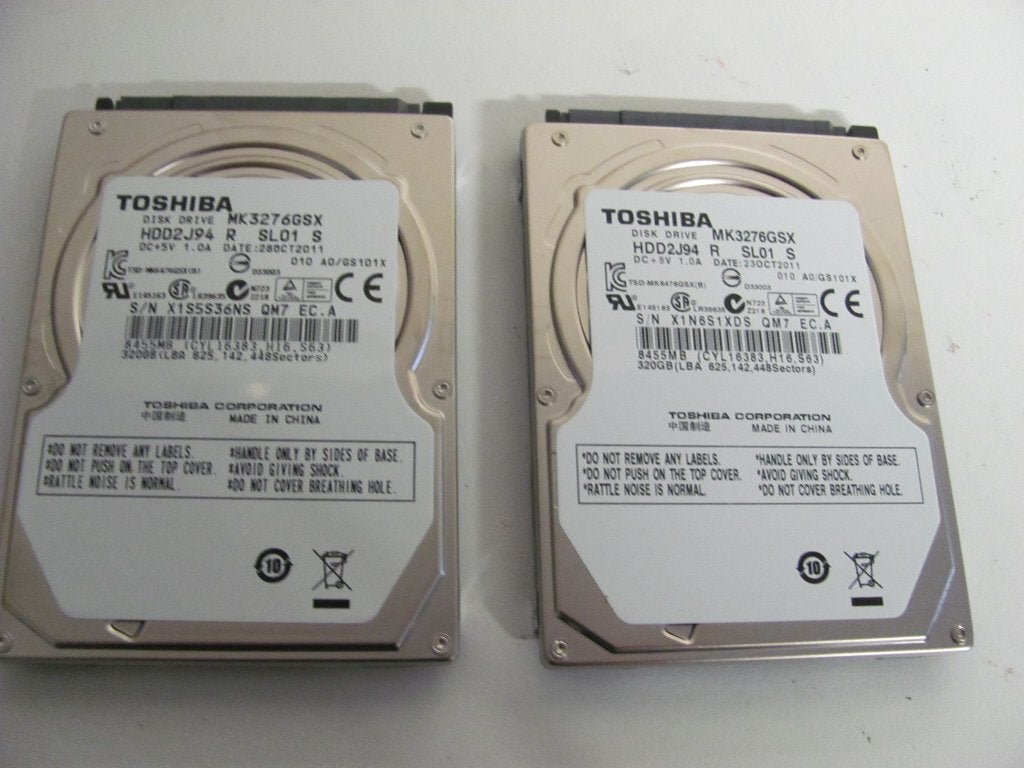 2 x 2.5inch TOSHIBA hdd2j94 sata 320gb bijna niet gebruikt, Intern, Toshiba, Ophalen of Verzenden, Zo goed als nieuw