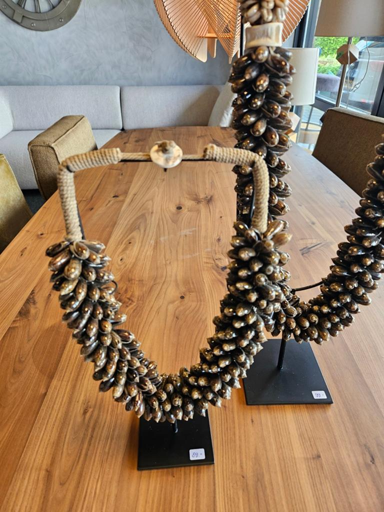 Schelpen ketting op standaard, Ophalen of Verzenden