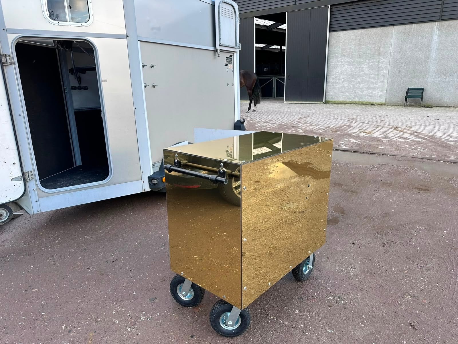 Concours/zadelkast, Ophalen, Nieuw