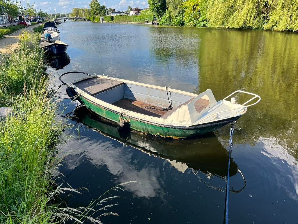 Stalen flat 5,5m met 5pk mercury kortstaart buitenboordmotor, Watersport en Boten, Ophalen, Gebruikt, 5 tot 10 pk, Viertaktmotor