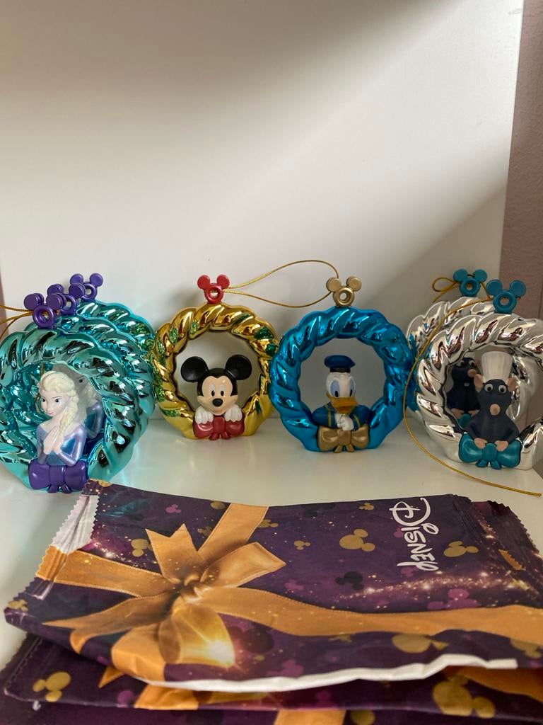 Disney Decoratie Kransjes met Elsa, Mickey, Donald, Remy., Hobby en Vrije tijd, Feestartikelen, Ophalen of Verzenden, Zo goed als nieuw