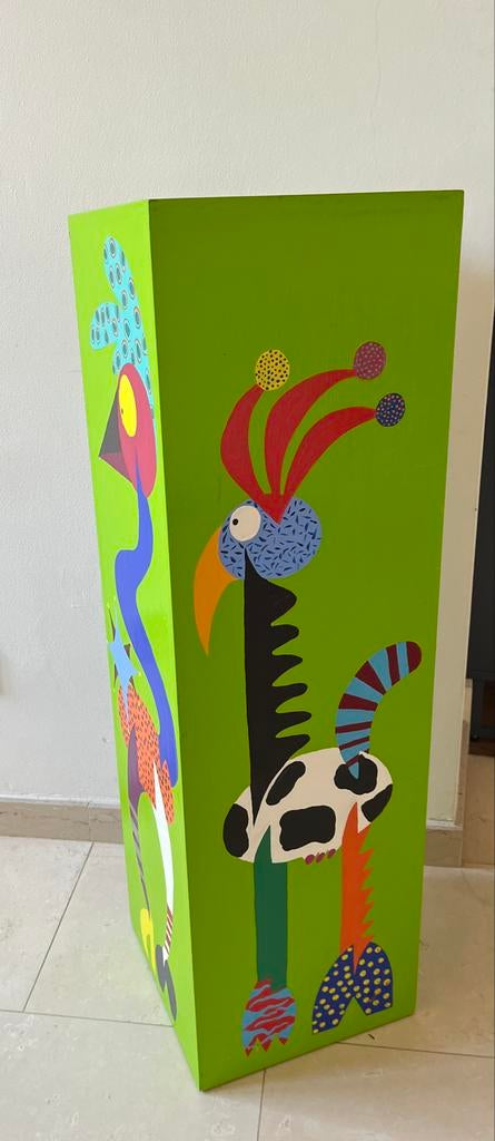 Kleurrijke sokkel met unieke kunstzinnige beschildering, Ophalen