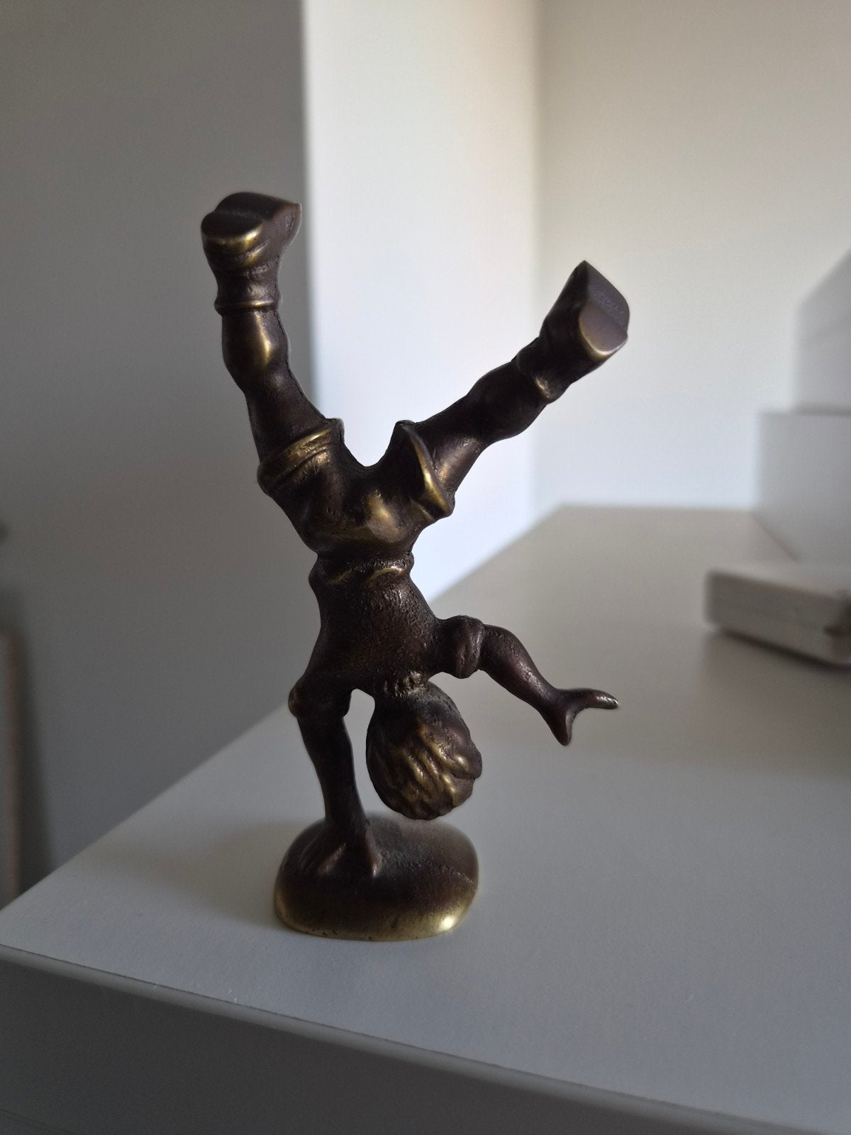 Vintage Bronzen Beeldje: Jongen in Handstand, Ophalen of Verzenden, Brons