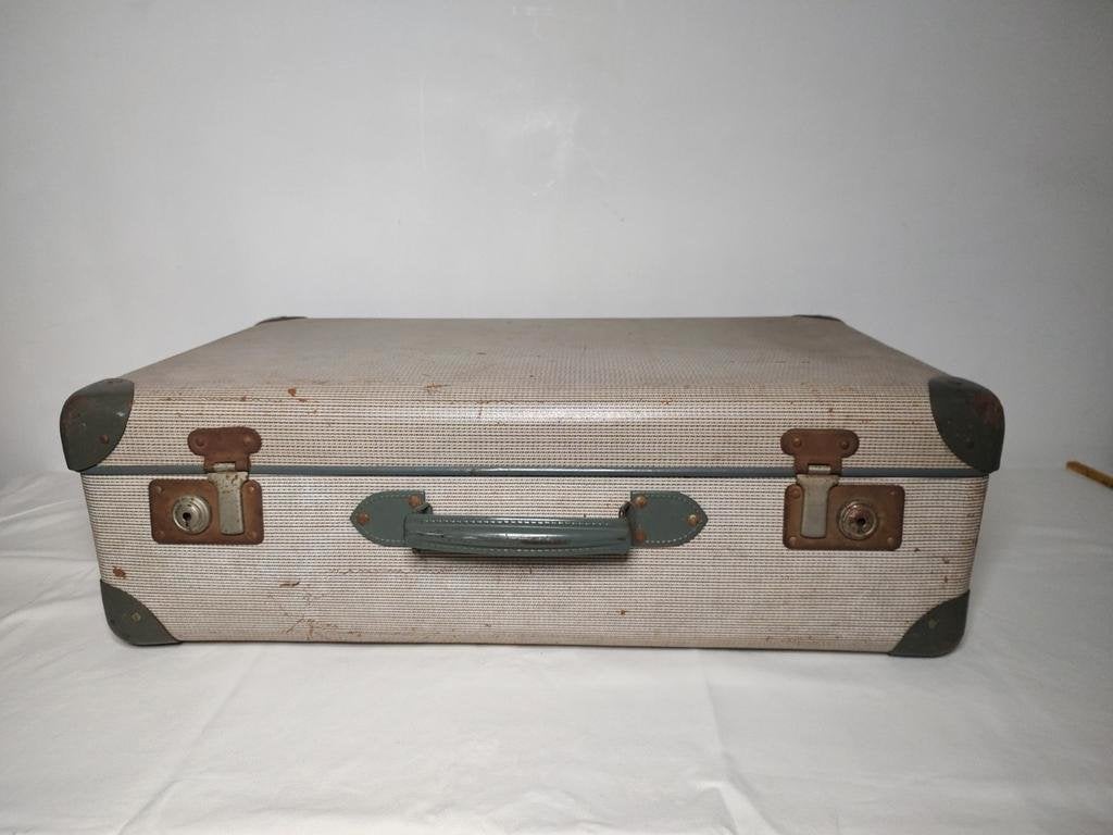 K638 VINTAGE jaren 50 Koffer geperst karton met KLM sticker, Sieraden, Tassen en Uiterlijk, Overige materialen, Gebruikt, 50 tot 60 cm