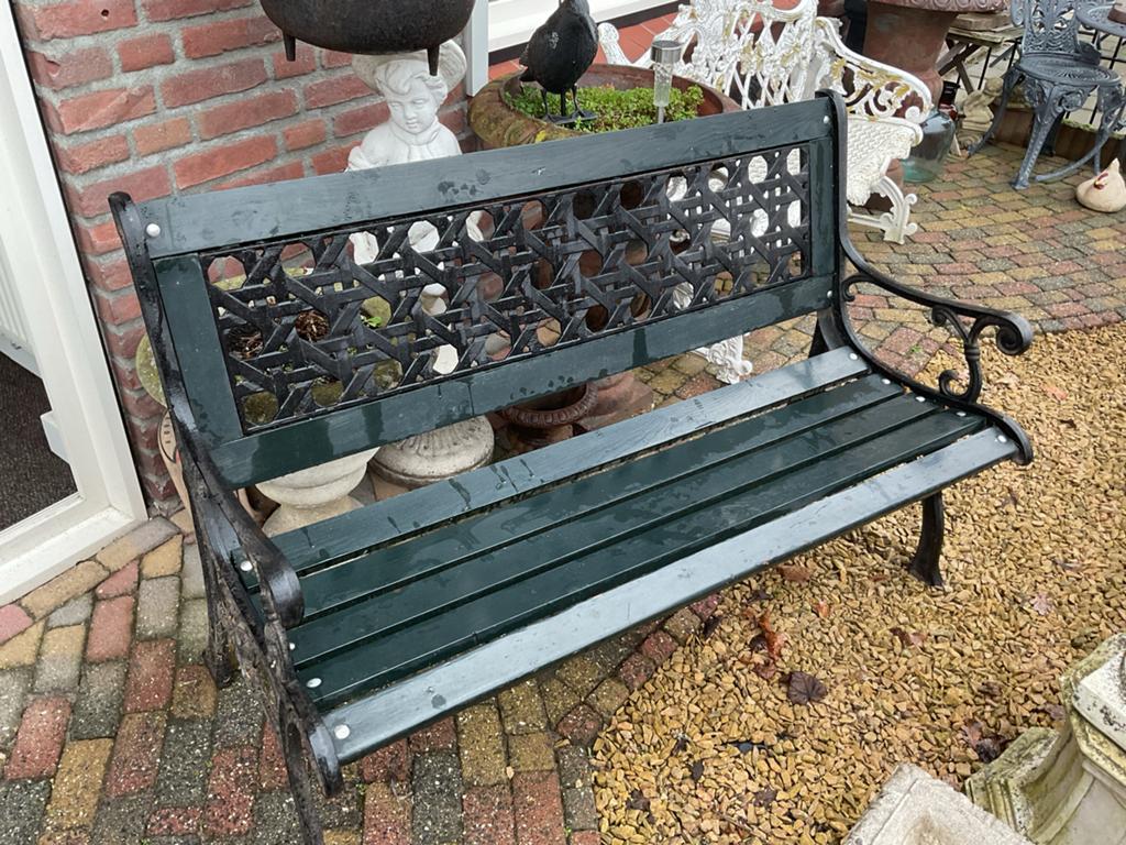 tuinbank met gietijzeren frame en houten latten, Tuin en Terras, Tuinbanken, Gebruikt, Hout, Ophalen