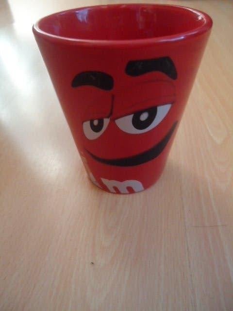 M&M mok "Everything is under control" RED!, Verzamelen, Merken en Reclamevoorwerpen, Ophalen of Verzenden, Zo goed als nieuw, Gebruiksvoorwerp