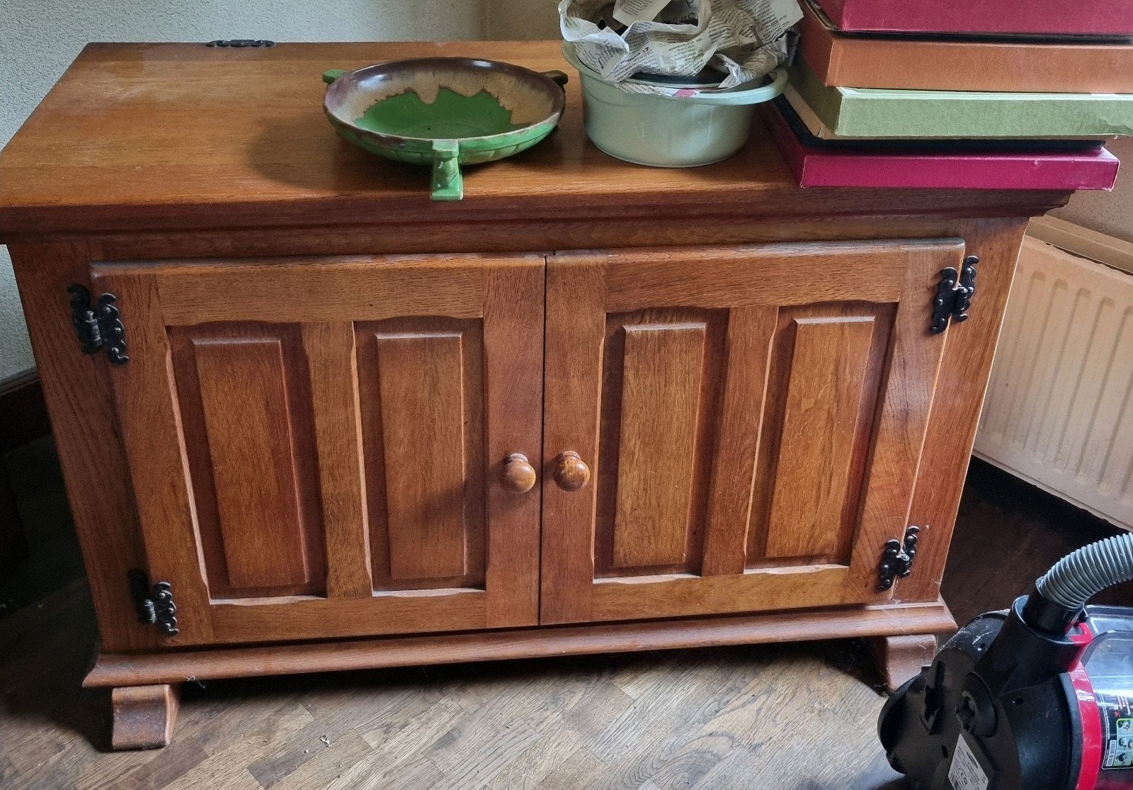 Oisterwijk houten dressoir met twee deuren, Huis en Inrichting, Ophalen