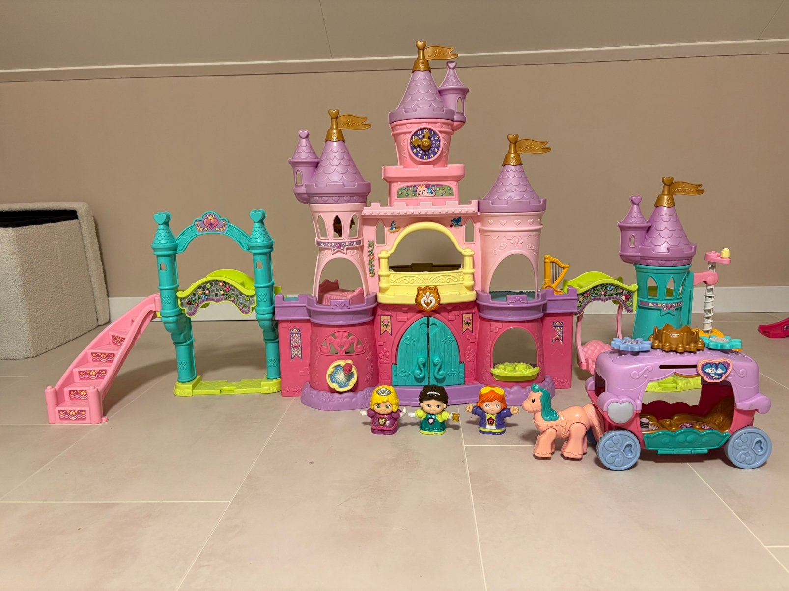 Vtech vrolijke vriendjes kasteel en koets, Ophalen, Zo goed als nieuw