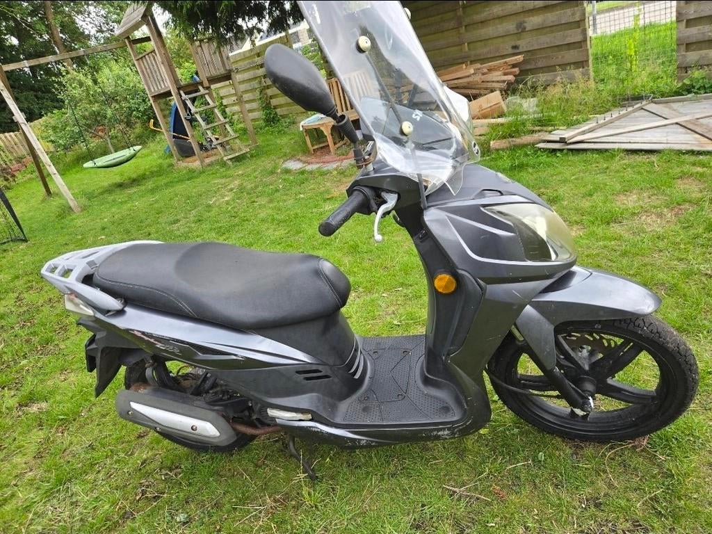 SYM scooter grijs, Fietsen en Brommers, Ophalen