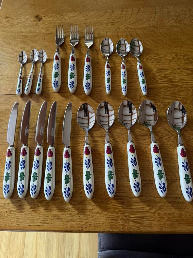 Prachtige bestekset, bestaande uit 24 delen,boerenbont, Ophalen of Verzenden, Zo goed als nieuw, Aardewerk, Boerenbont