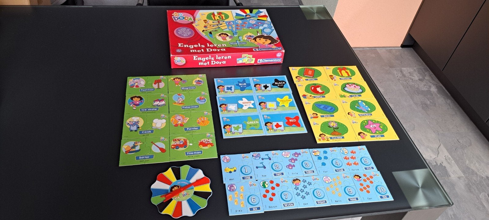 Engels leren met Dora.
Spelenderwijs leren is leuk en uitdag, Ophalen of Verzenden, Zo goed als nieuw