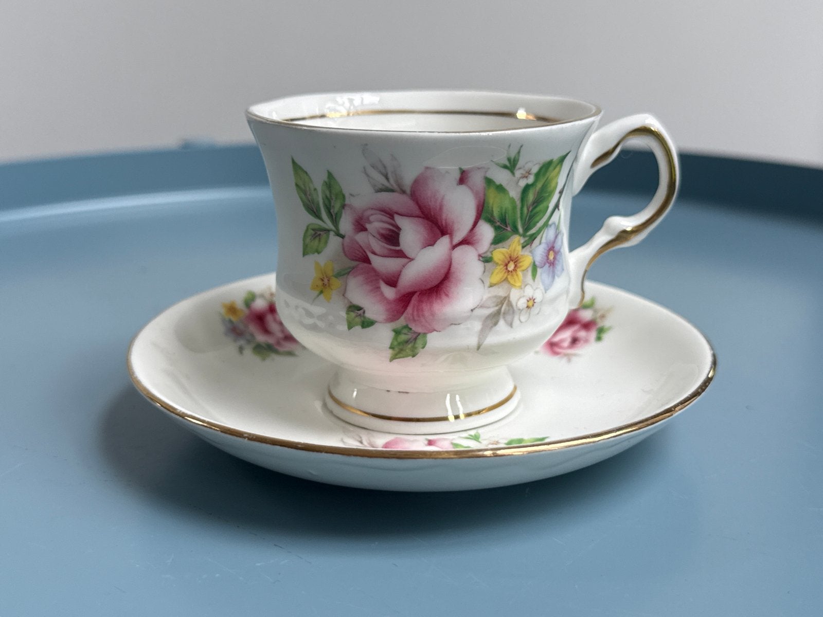 Balmoral Castle Bone China Kop en Schotel met Rozen, Ophalen of Verzenden