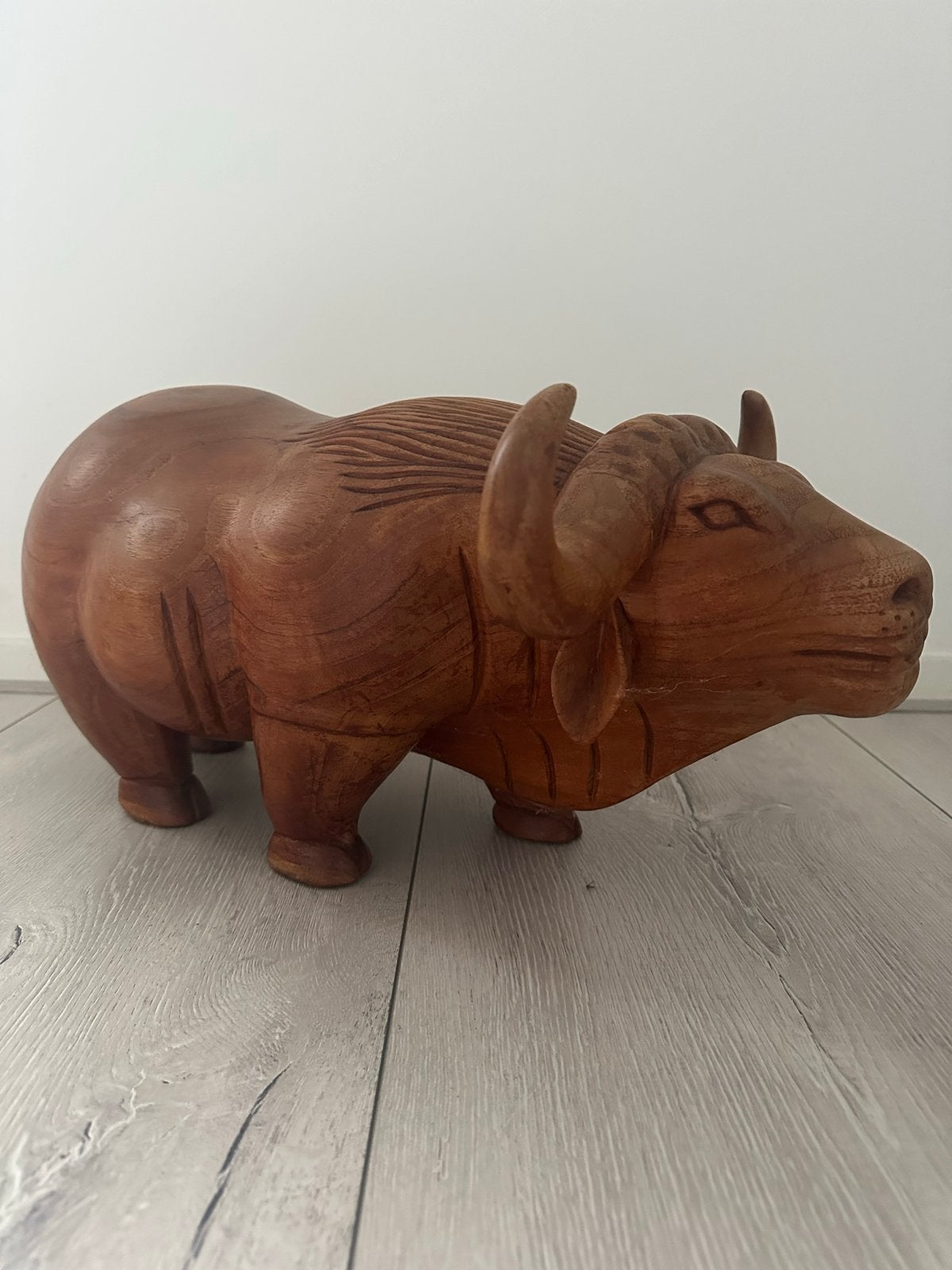 Houten buffel beeld - Handgesneden Afrikaanse kunst, Ophalen of Verzenden, 20 - 50 cm, Beeld, Hout