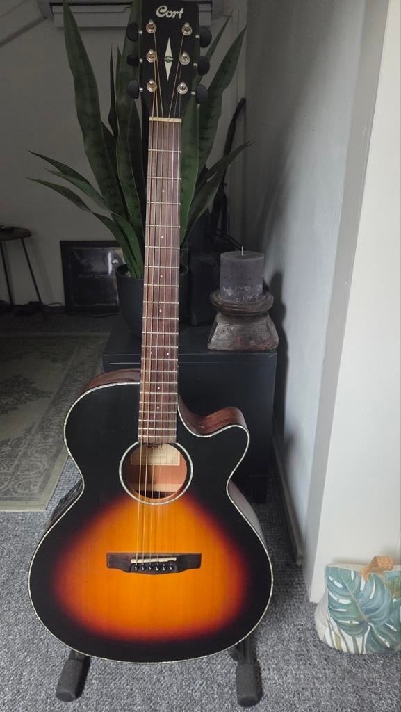 Cort SFX E 3 TSS, Ophalen, Zo goed als nieuw, Western- of Steelstringgitaar, Met (piezo-)element