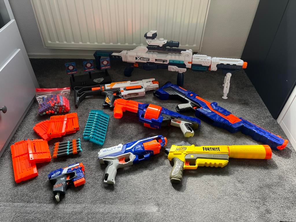Nerf geweren 7 stuks met accessoires, zo goed als nieuw., Ophalen of Verzenden, Zo goed als nieuw