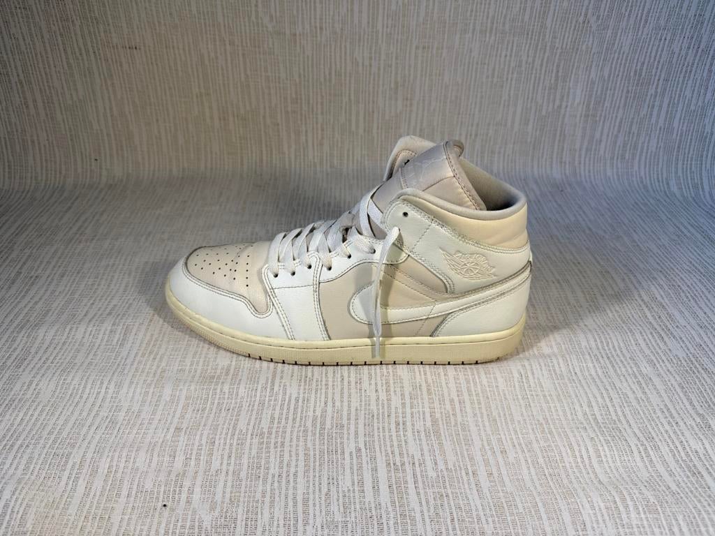 Jordan 1 Mid Legend Light Brown, Overige kleuren, Ophalen of Verzenden, Sneakers of Gympen, Zo goed als nieuw