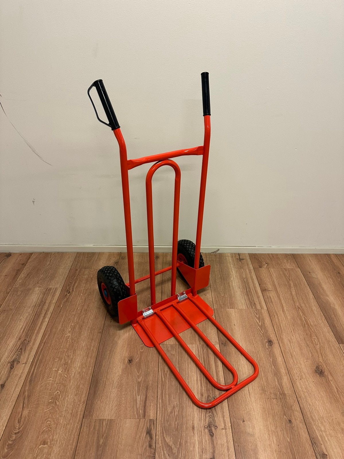 Nieuwe Steekwagen - 200 KG Draagvermogen Uitklapbaar Plateau, Doe-het-zelf en Verbouw, Ophalen, Zo goed als nieuw, Steekwagen