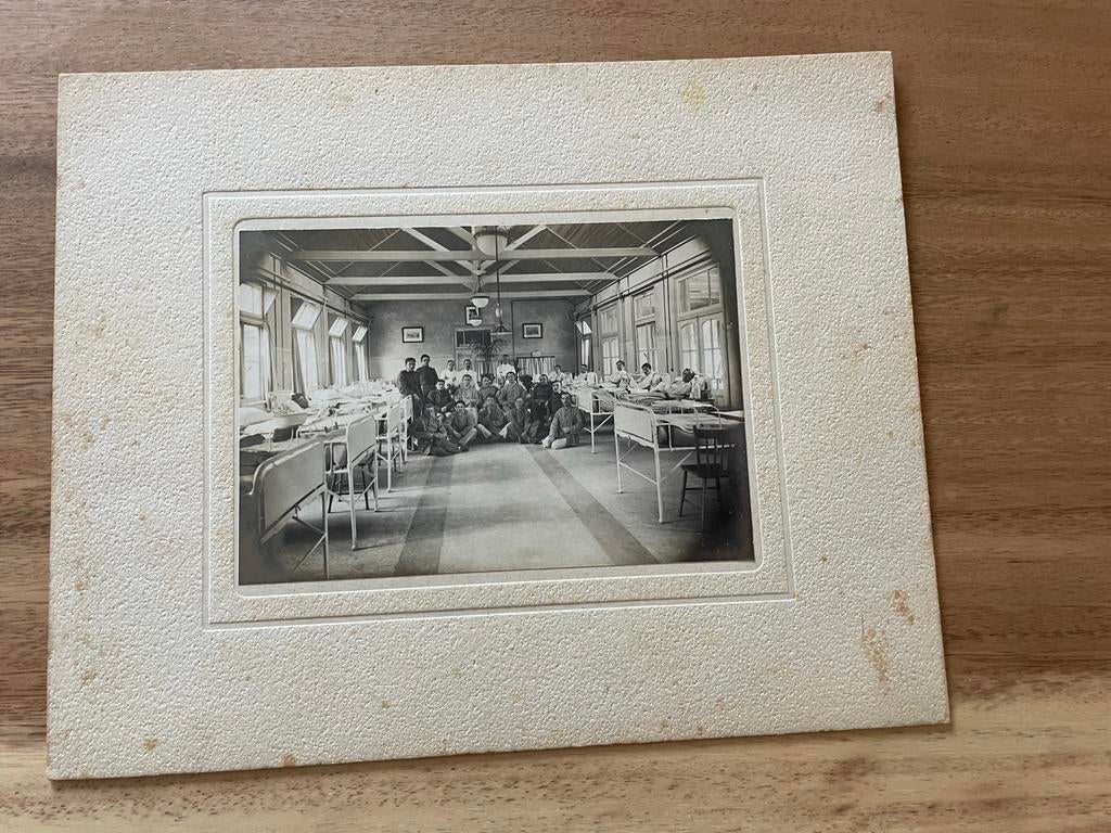 Vintage foto: Soldaten in hospitaalbedden, ca. 1910-1920, Antiek en Kunst, Kunst | Tekeningen en Foto's, Ophalen of Verzenden