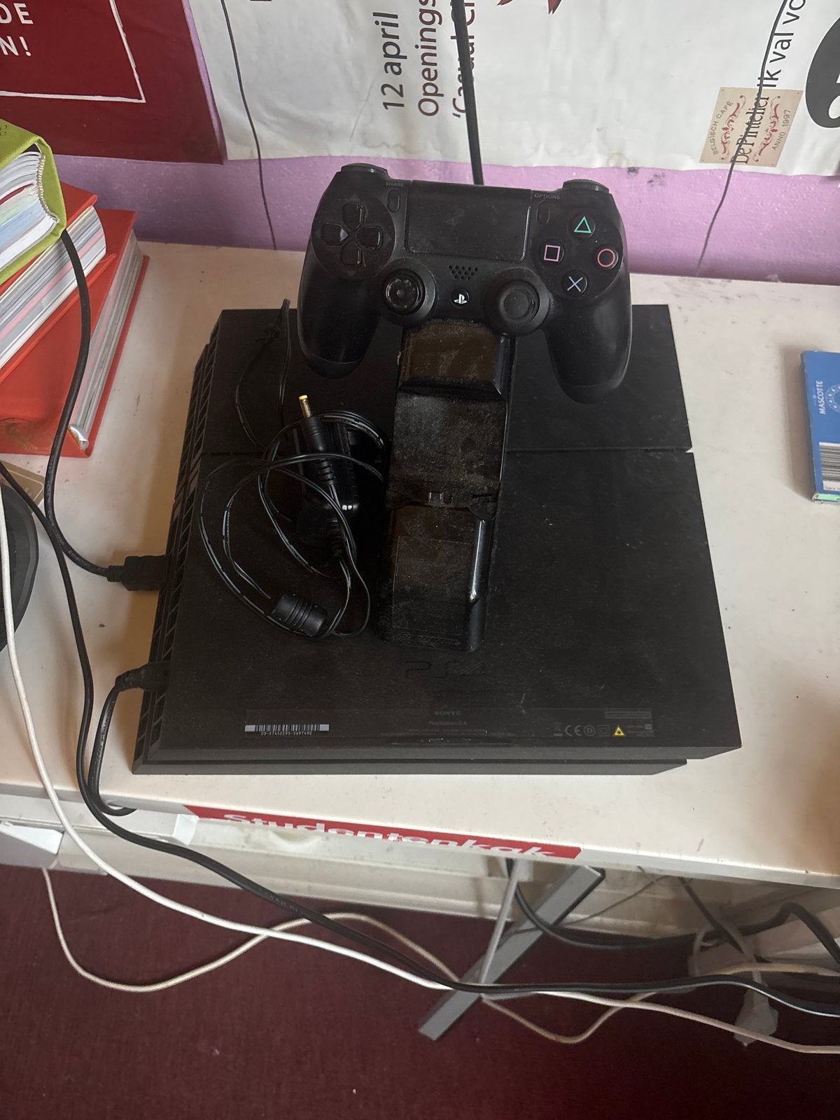 PlayStation 4 met controller en oplaadstation, Ophalen of Verzenden, Met 1 controller, Original, 500 GB