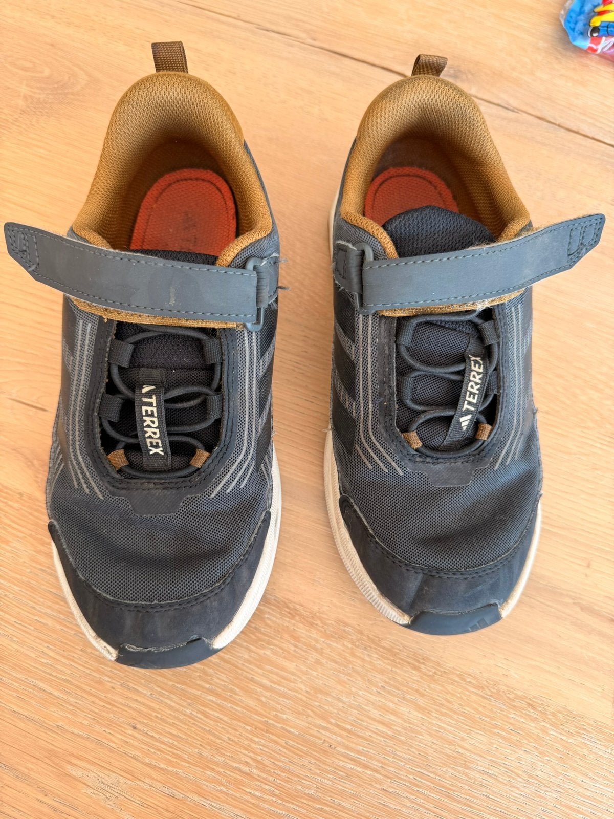 Adidas Terrex 35, Ophalen of Verzenden, Zo goed als nieuw, Jongen of Meisje, Sportschoenen