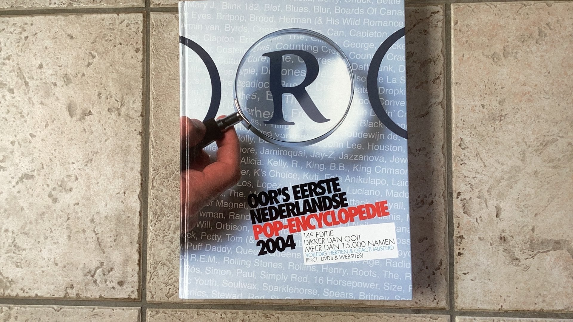 Boek Oor Popencyclopedie 2004, Ophalen of Verzenden, Zo goed als nieuw, Boek, Tijdschrift of Artikel