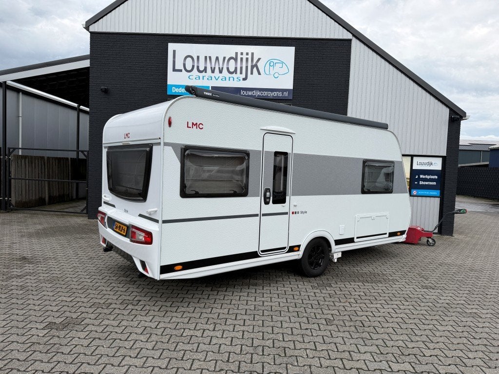 LMC Style 440 D ’24 (Full Option, Fransbed), Caravans en Kamperen, Caravans, Rondzit, Vast bed, Bedrijf, 6 tot 7 meter