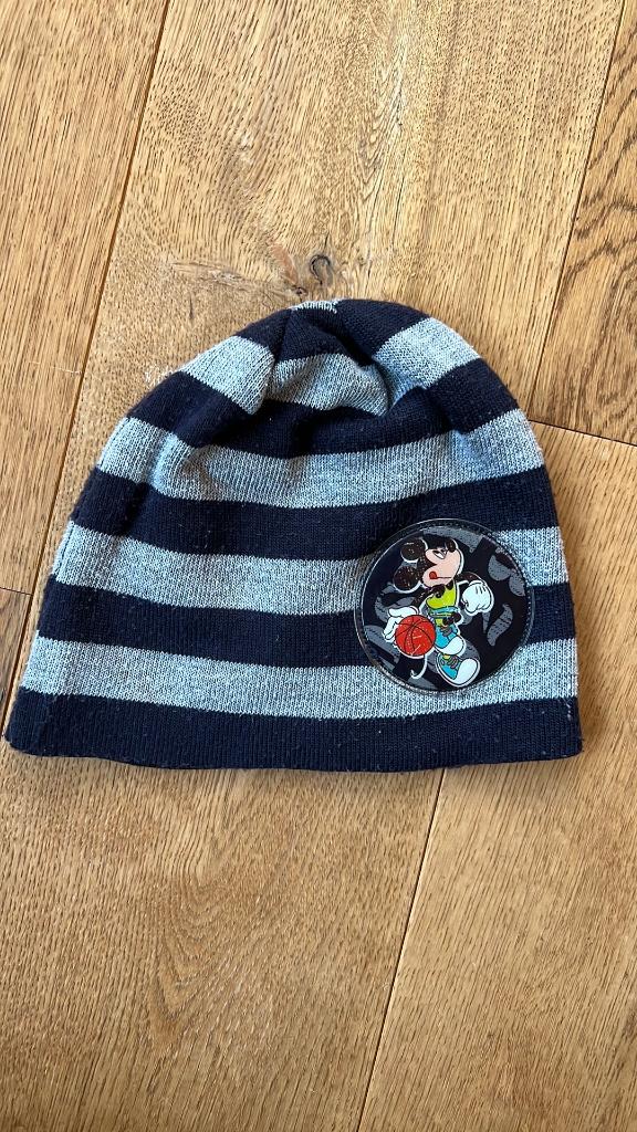 Muts Disney Mickey Mouse met basketbal, Verzamelen, Disney, Ophalen of Verzenden, Mickey Mouse, Kleding of Textiel