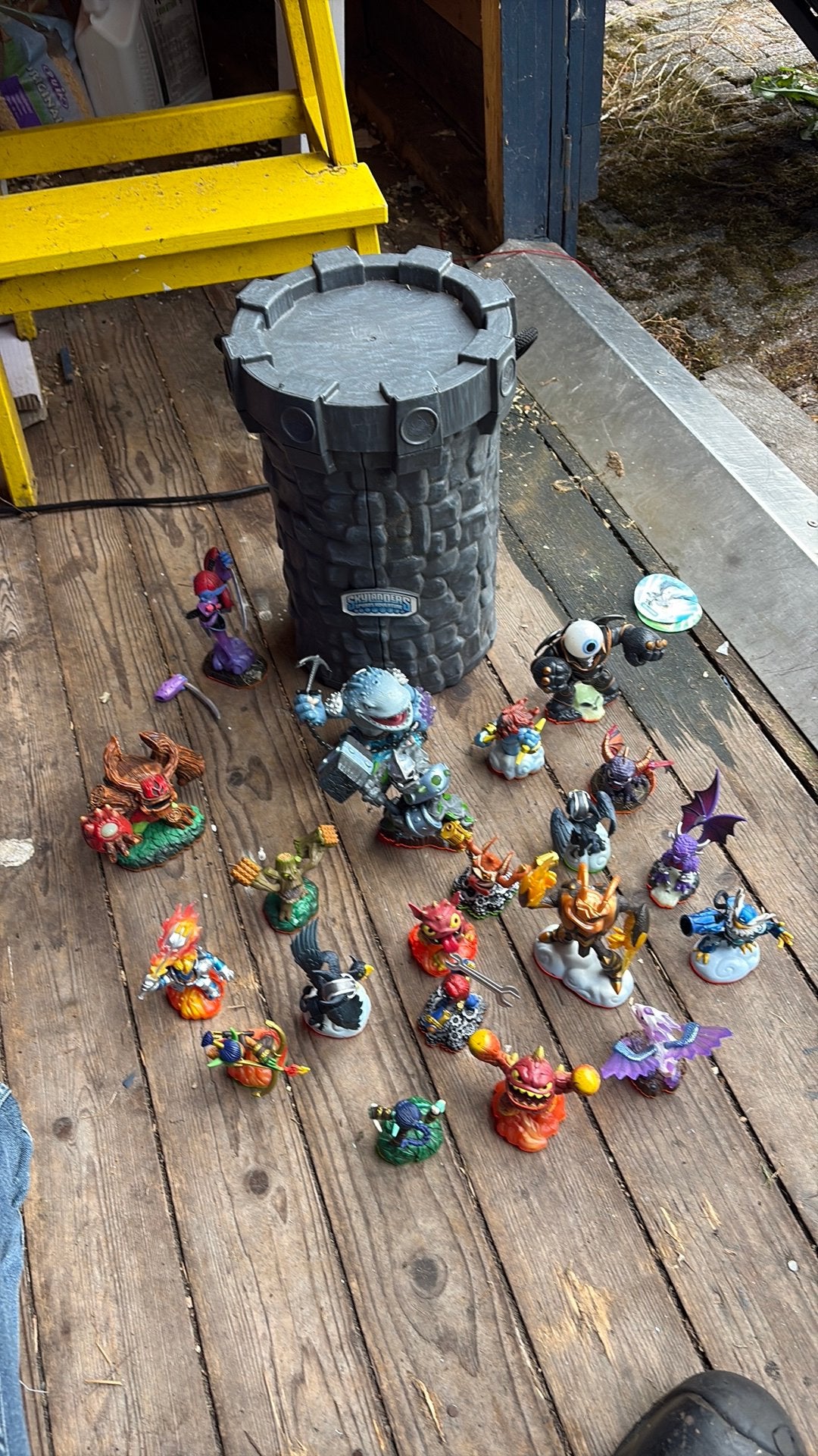 Skylander toren en figuren 21 stuks, Ophalen, Gebruikt