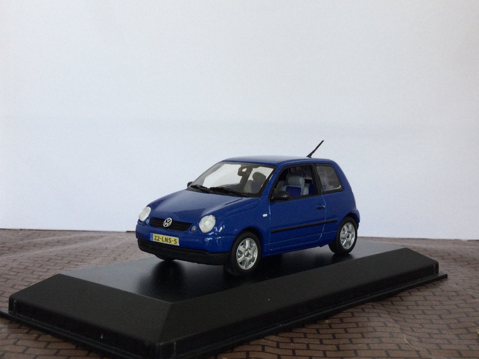 Volkswagen Lupo 1998 Blauw Minichamps 1:43, Ophalen of Verzenden, Nieuw, Auto, MiniChamps