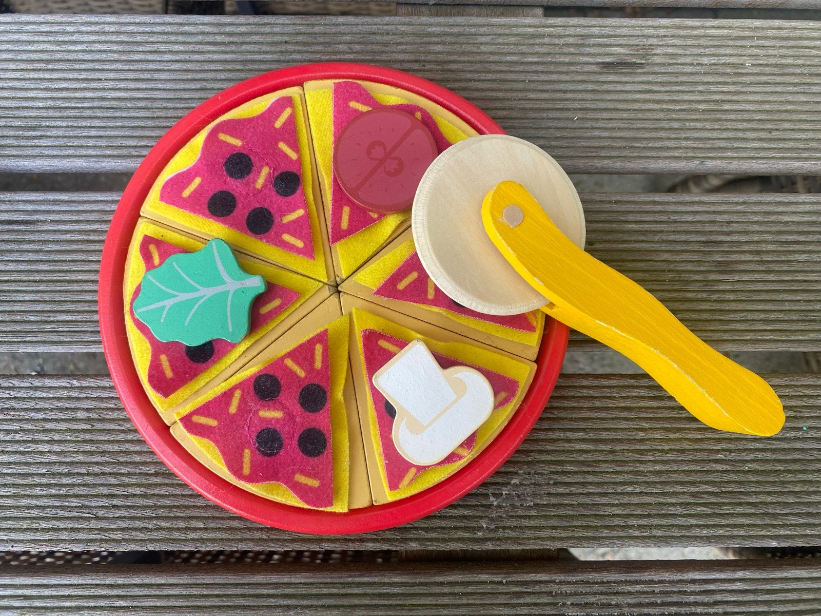 Houten speelpizza HEMA met snijder en klittenband toppings, Ophalen of Verzenden, Gebruikt, Jongen of Meisje
