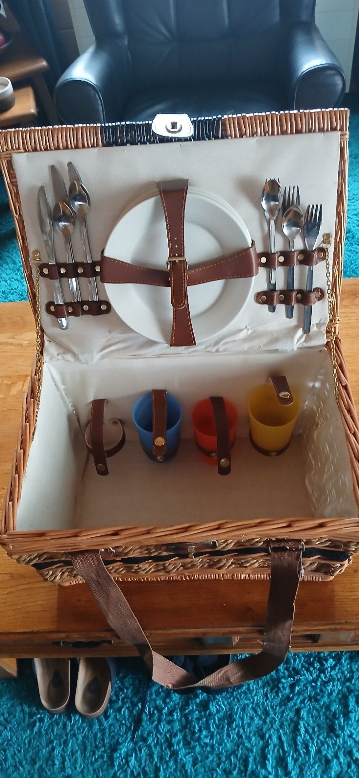 Complete rieten picknickmand voor 4 personen, Ophalen, Zo goed als nieuw