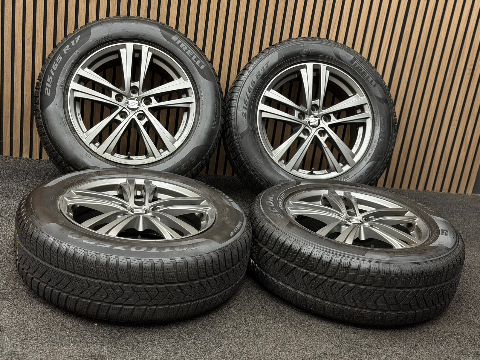 WINTER! 17 inch Seat Tarraco 5x112 ET40 215/65/17 Pirelli, Auto-onderdelen, Banden en Velgen, Ophalen, 215 mm, ., Banden en Velgen