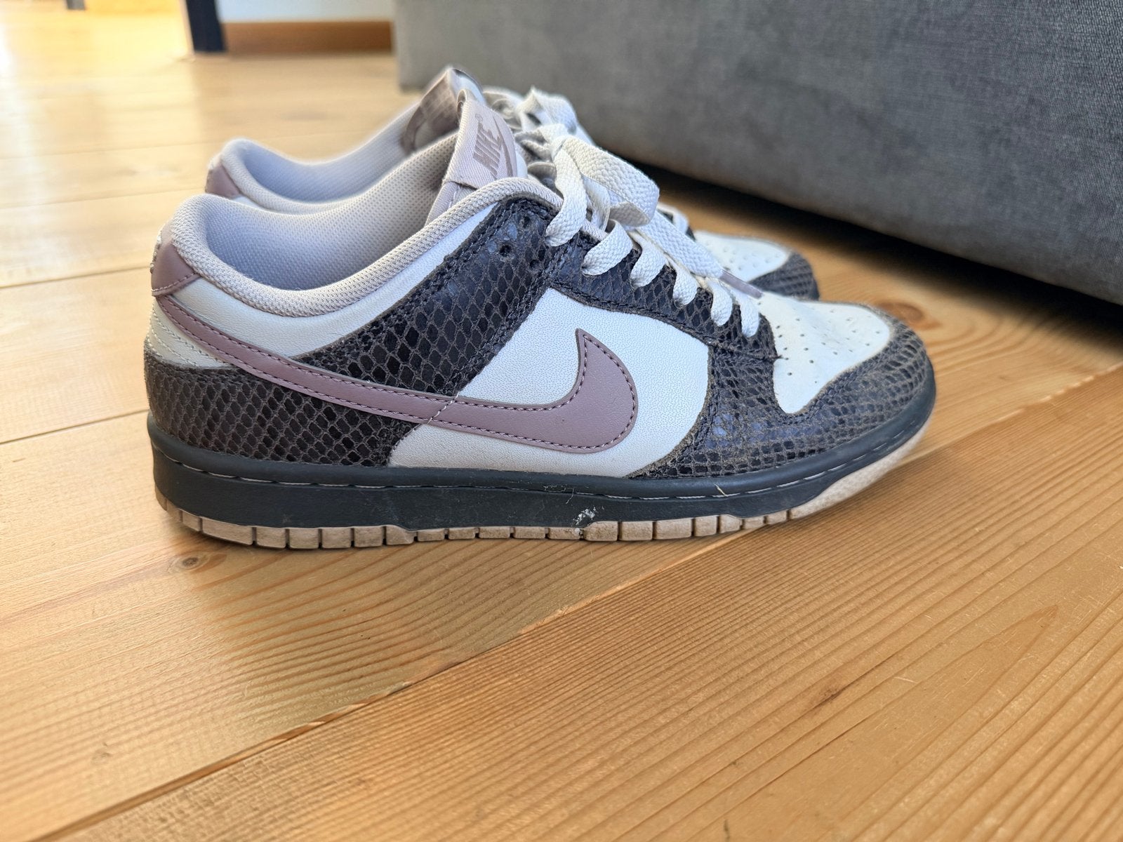Nike Dunk Low Disrupt 2 Pale Ivory Black Snakeskin 39, Kleding | Dames, Schoenen, Ophalen of Verzenden, Gedragen, Zwart, Sneakers of Gympen
